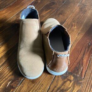 OluKai Hawai’aloa Manu Hope Boots 7.5